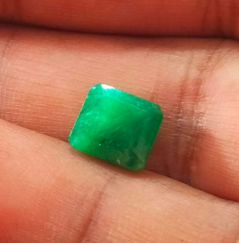 Certified Panna Emerald Stone With Certificate(सर्टिफाइड पन्ना स्टोन) | Weight- 3.45 Carat