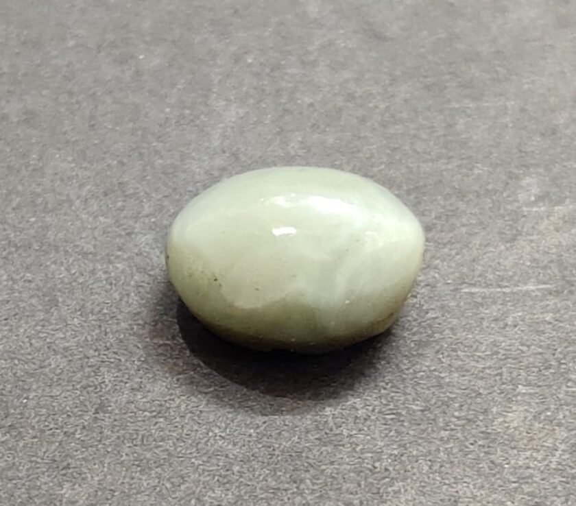Certified Cats Eye Lahsuniya Stone (लहसुनिया स्टोन) , Weight- 11.05 carat