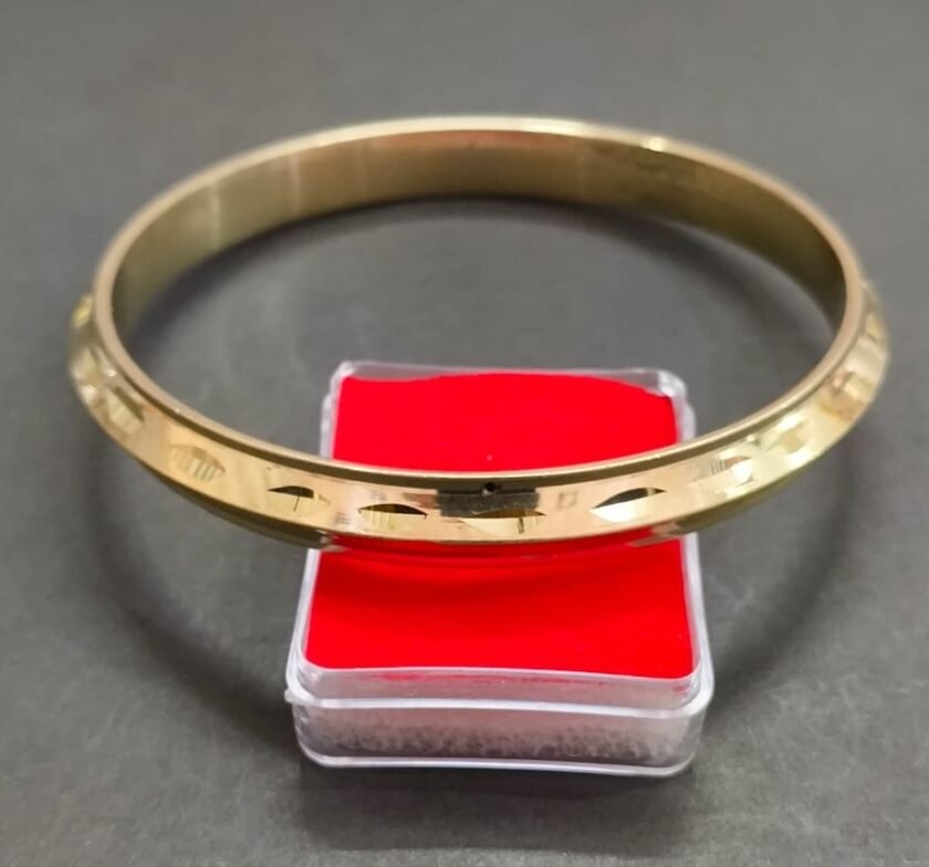 High Quality Heavy Designer Brass Kada(डिज़ाइनर ब्रास कड़ा), Weight 51 g Size Diameter- 7, 7.5 cm